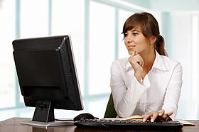 estudiante usando elearning